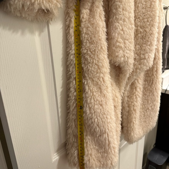 Faux Fur coat. Size M. - Picture 4 of 7